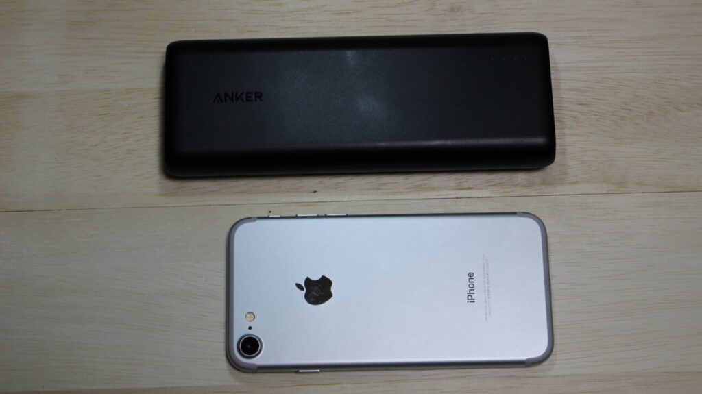「Anker Powercore 20100」とiPhone 7